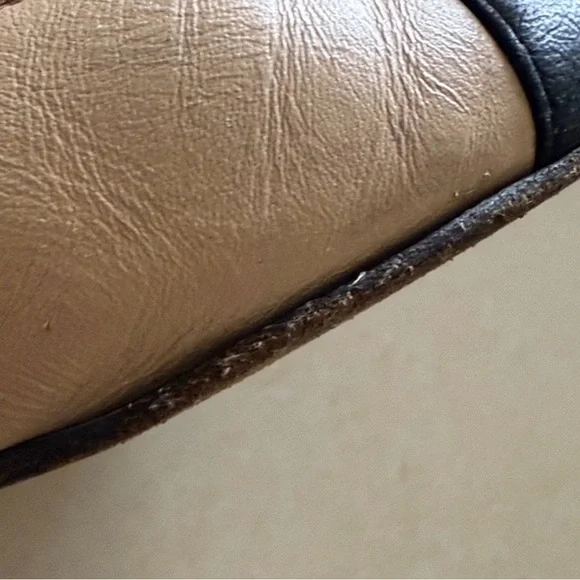 CHANEL Lambskin Beige and Black Flats - Picture 8 of 16